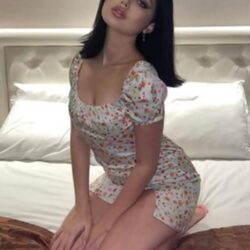 Aydın Escort Ufak Zeliş Boyundan Büyük Yarrakların Altına Yatıyor